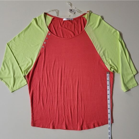 Femme by Tresics Women's Bright Raglan Sleeve Top - Picture 5 of 11
